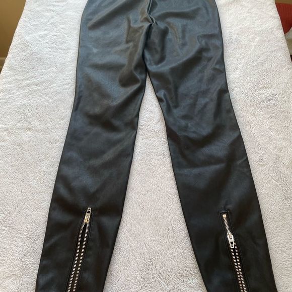 Blank NYC- Pleather Skinny Jeans with Zip Detail - size 26 - Picture 4 of 9